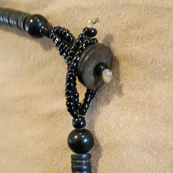 Vintage Coral Orange and Black Beaded Necklace Red and Peach Coral - Picture 6 of 7